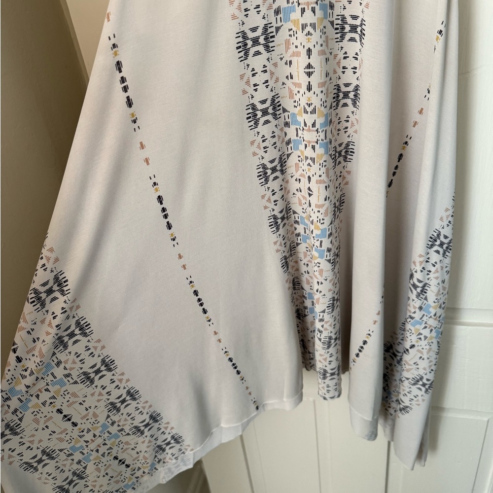 Sleeveless Patterned Tunic Top - Picture 3 of 5